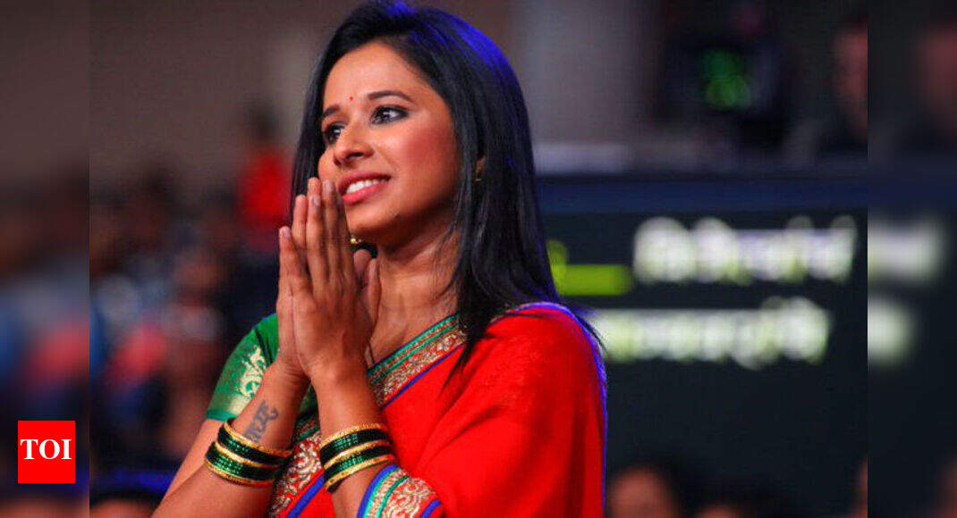 Piyush Ranade: Shreya ties rakhi to her gabrujaan - Times of India