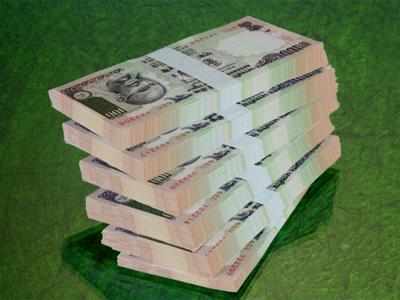 Rupee tumbles to 3-week low of 67.05 vs US dollar