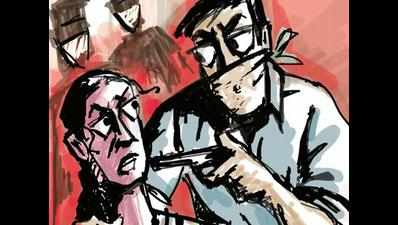 Dacoits ‘complain’ of gang rape to enter house