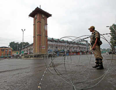 One killed in clash between mob and forces in Srinagar, toll 65