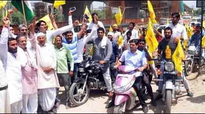 Janhit Morcha takes out rally ahead of DND protest
