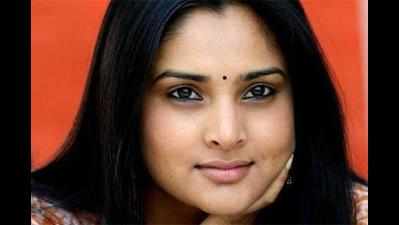 Ramya gets trolled for her 'Pak is not hell' comment