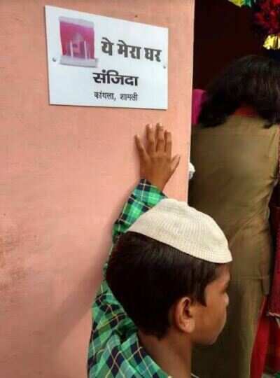 Muzaffarnagar riot refugees build homes