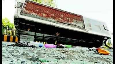 Bus overturns, 15 injured in Dhar