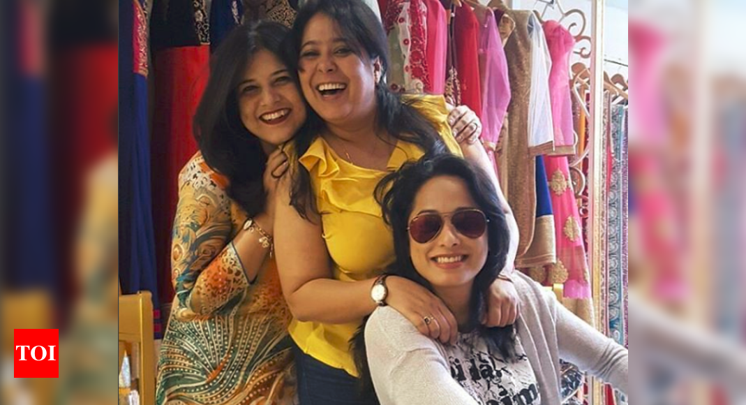 Dubai Cid S Inspector Purvi Is Holidaying In Dubai See Pics Times Of India