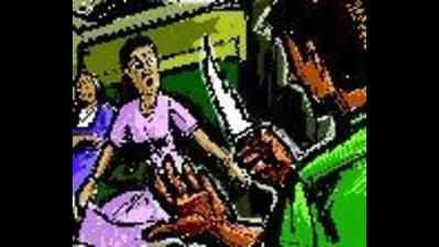 Three transgenders assault, rob man at bus stand, arrested