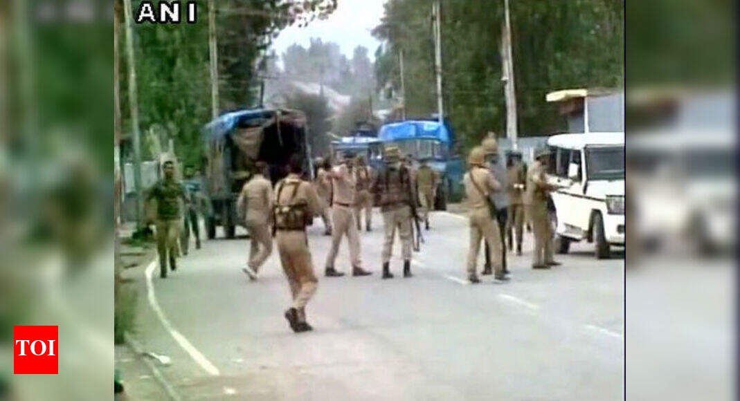 Pulwama: Militant attack in J&K's Pulwama, 9 security personnel injured ...