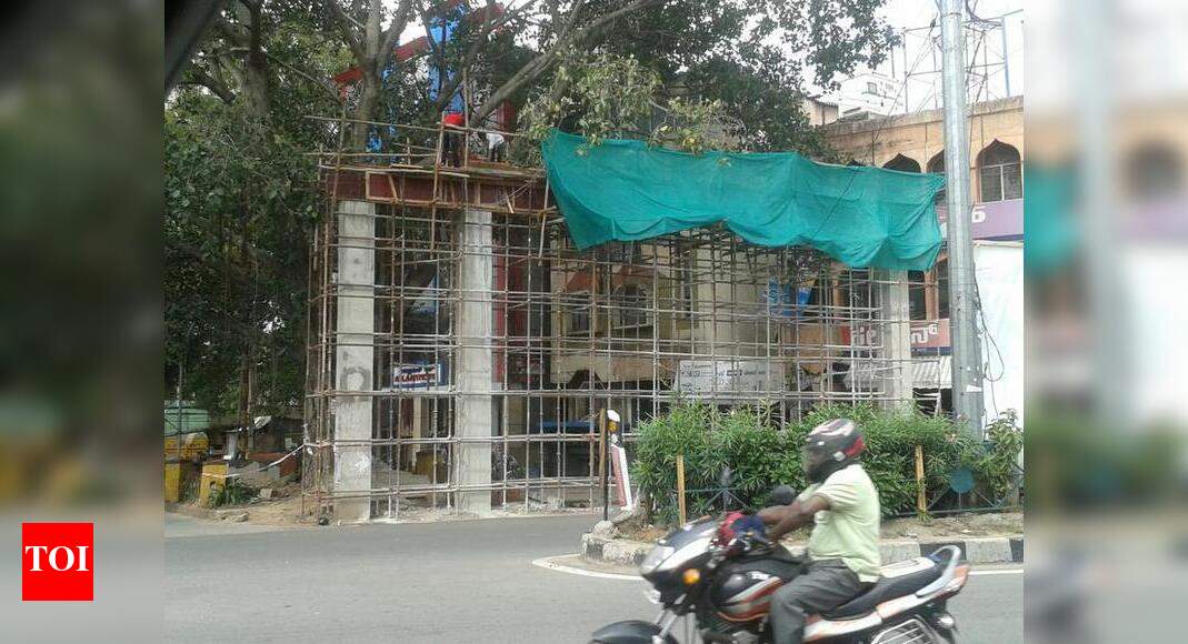 ILLEGAL ARCH IN J C NAGAR Times of India