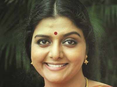 Bhanupriya to play Aari's mom?