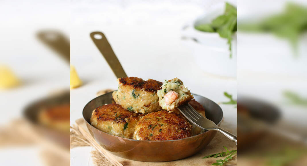 Shrimp Pakora Recipe: How to Make Shrimp Pakora Recipe | Homemade Shrimp Pakora Recipe