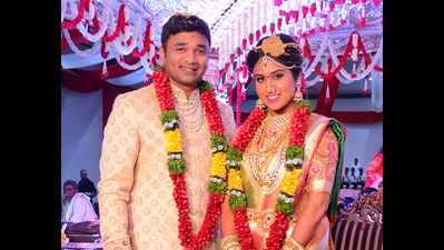 Hyderabadi cricketer T Suman gets hitched to his lady love