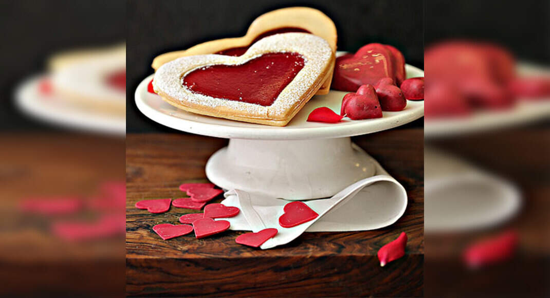 Short Bread Cookies with Raspberries Jam Recipe: How to Make Short Bread Cookies with Raspberries Ja
