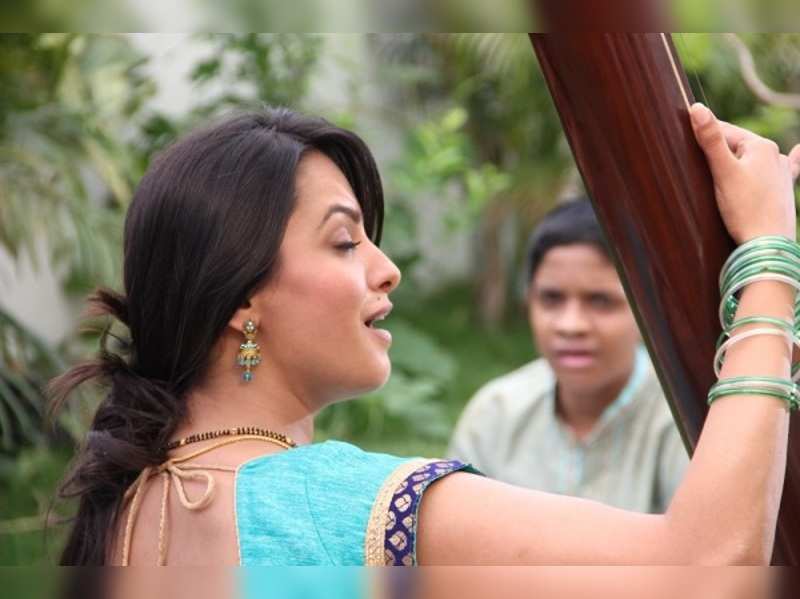 Anita Hassanandani shares first look of her Telugu movie 'Manalo Okkadu ...