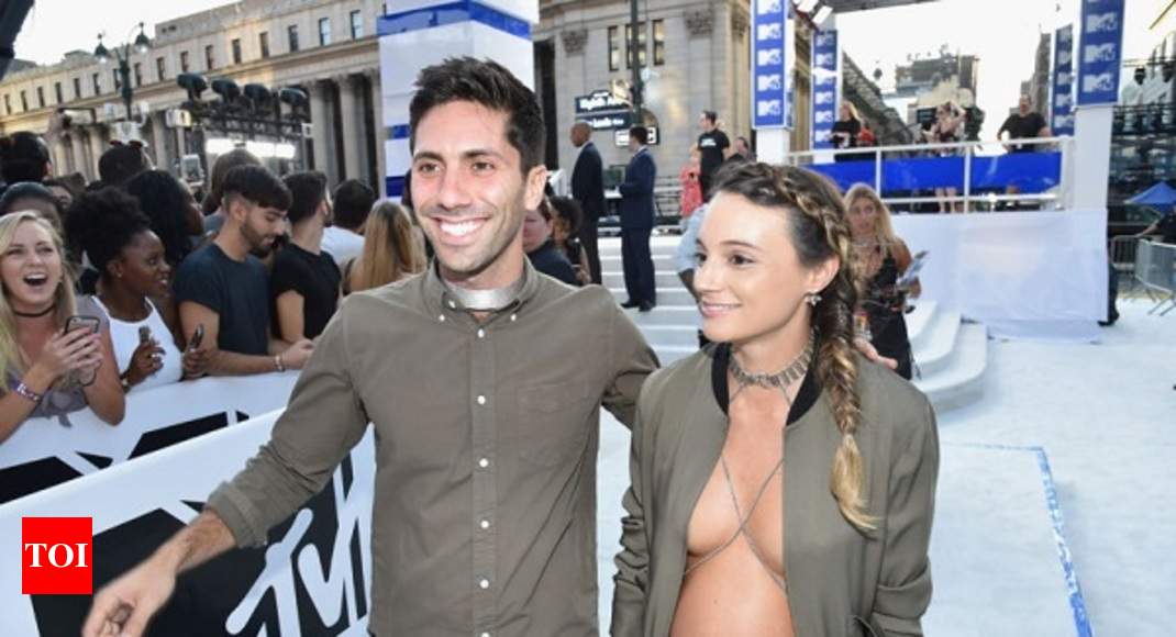 Catfish' star Nev Schulman's pregnant fiancee Laura Perlongo bares her baby  bump at VMAs, must see pics - Times of India