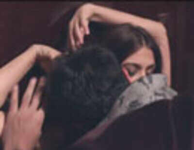 ADHM: Ash, Ranbir hot stills