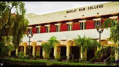 Roof falls over 3 students at Daulat Ram College; students, teachers protest