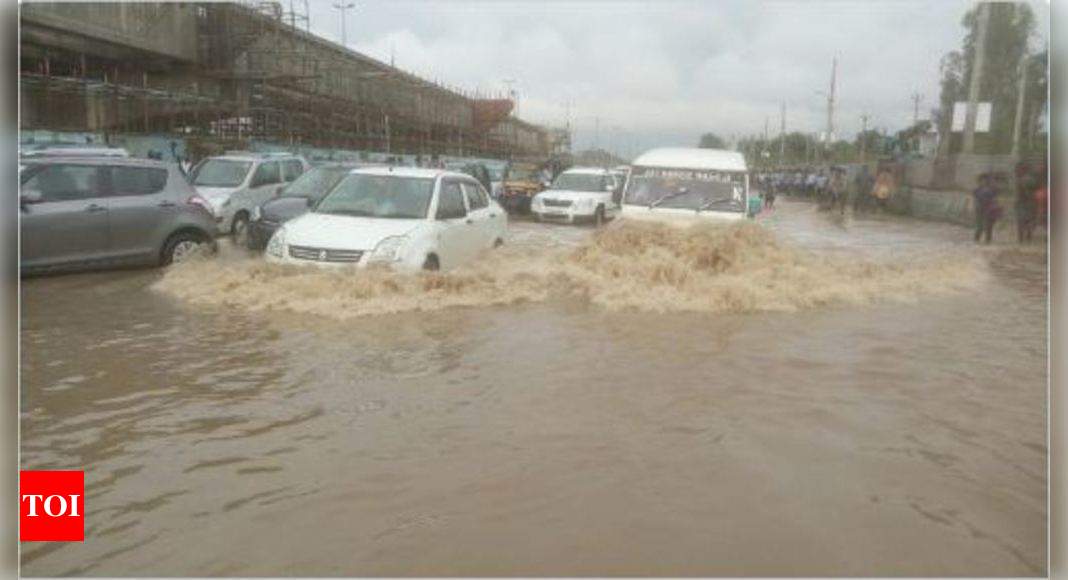 Heavy rain, waterlogging again brings Delhi-NCR to a standstill | Delhi ...