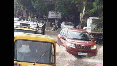 Traffic crawls in Gurgaon as heavy rains hit city