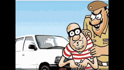 2 held for duping online sellers, robbing mobiles