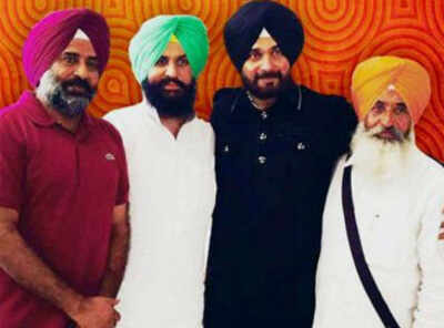 Navjot Sidhu's new front brainchild of 'fugitive' leaders, says Punjab CM Parkash Badal