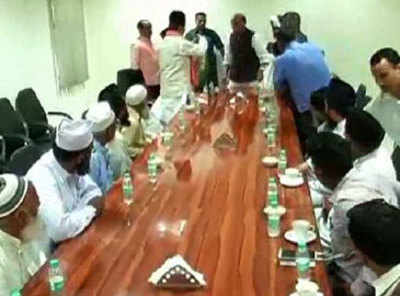 Muslim Clerics meet Rajnath Singh over Kashmir unrest