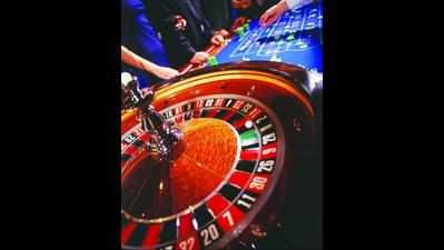 Raid on gambling den; 6 held, 9,360 seized