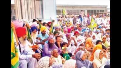 Political parties out to woo protesting farmers