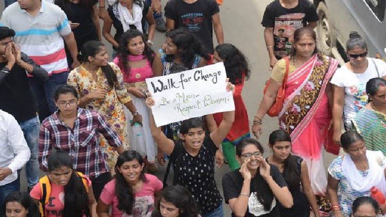 Students hold rally in support of murdered Virar engineering girl Mumbai News picture