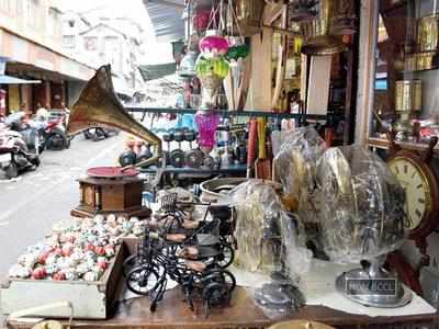 Is Mumbai's Chor Bazaar set to lose its quaint charm? | Mumbai News - Times of India