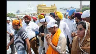 Arvind Kejriwal for holy city status to Amritsar, Anandpur Sahib