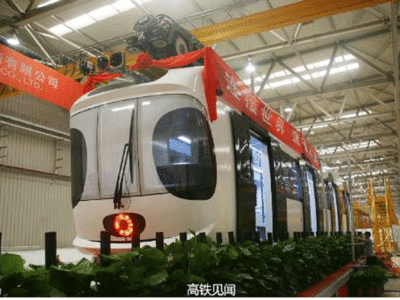 China rolls out its first sky train