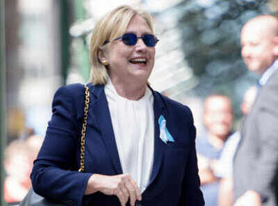 Pneumonia shouldn't impede Clinton: Doctors