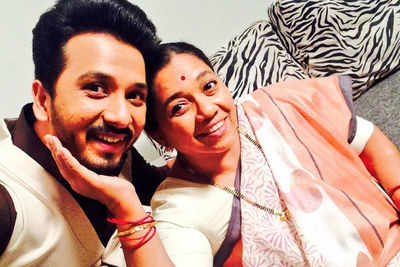 Abhijeet bonds with his on-screen mom
