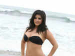 Sunny Leone Bikini Pics