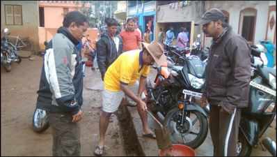 BJP workers clean dalit colony in Belagavi on PM’s birthday