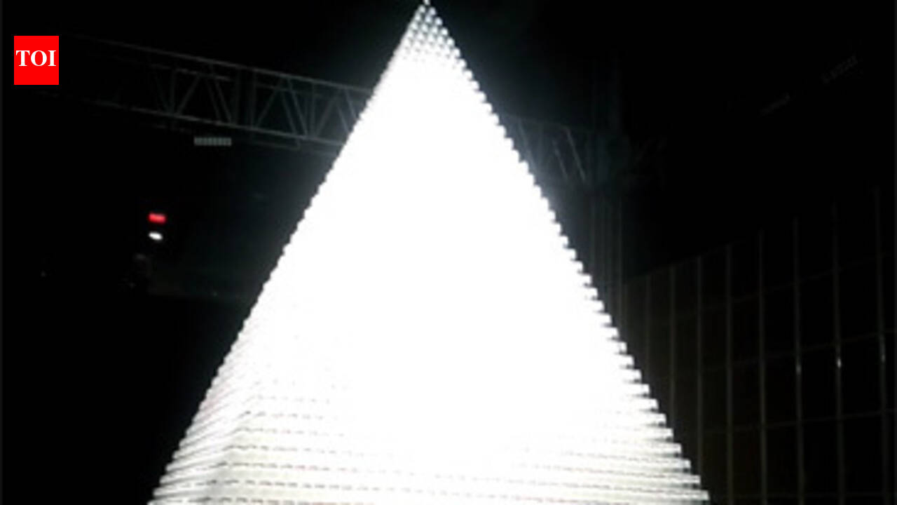 Delhi students make world's largest plastic cup pyramid
