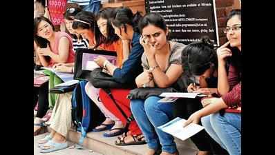 Students await admission, Himachal government, varsity get notice