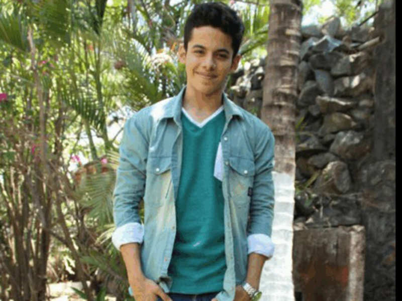 Darsheel Safary: Darsheel Safary makes his theatre debut | Hindi Movie