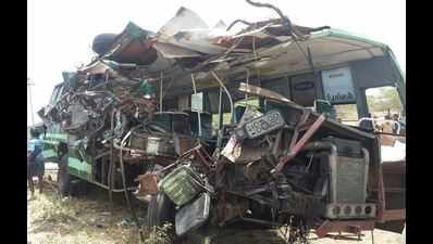 Five killed as bus collides with truck in Tamil Nadu