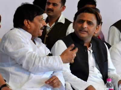 With Mulayam busy in politics, Shivpal was real guardian of little Akhilesh