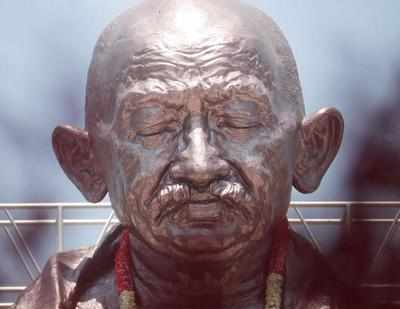 Ghanaians want univ statue of 'racist' Gandhi pulled down