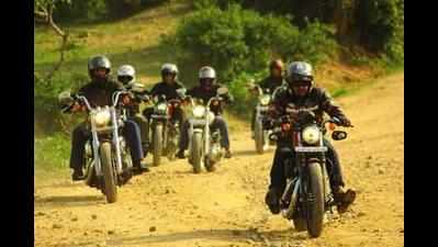 1,400 pillion riders fined in Patna