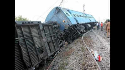 Five coaches of Doon Express derails, several injured