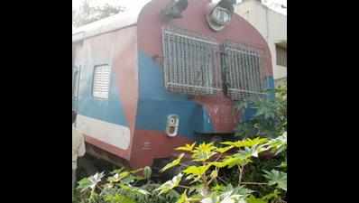 Doon Express derails, 4 hurt