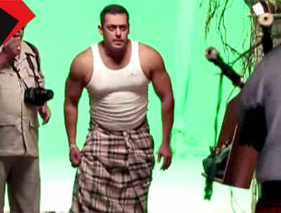 Salman says SRK not the only one to have worn lungis in films