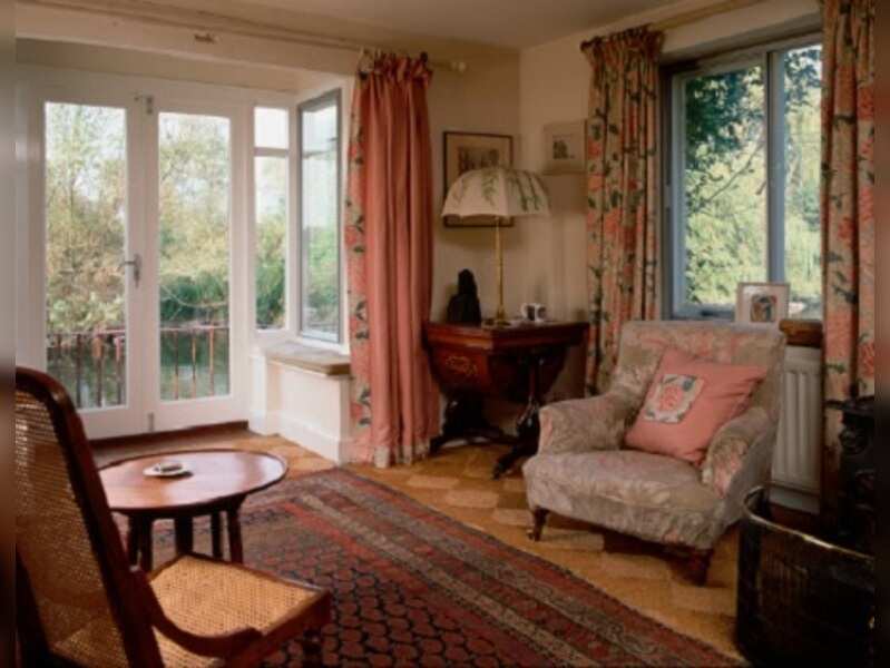 Wall Paper 5 Low Cost Home Decor Tips Times Of India Wall Paper 5 Low Cost Home Decor Tips