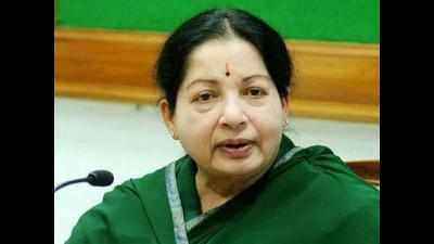 Jayalalithaa presents books to medical colleges in Tamil Nadu
