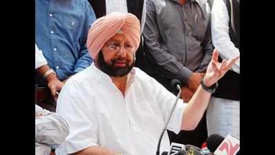 Capt Amarinder asks Kejriwal to clarify if he is in race for post of Punjab CM