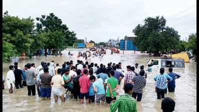 Rain batters Andhra Pradesh's Guntur, 8 dead