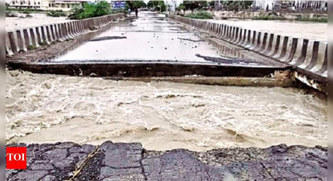 Heavy rains derail normal life in Hyderabad and Telangana | Hyderabad ...